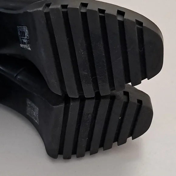 Forever 21 Women's Size 7 Faux Leather 4 inch Heel Boot - Picture 7 of 11